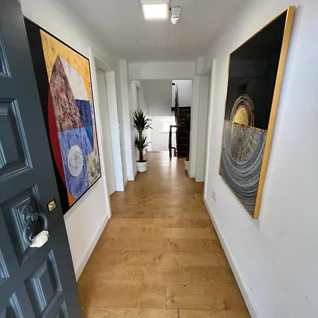 Suites 7 With Private Bathroom And Terrace בית הארחה